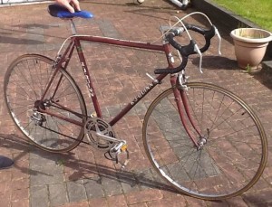 The original photo from eBay…..note the front mech….there isn’t one!